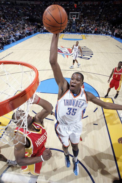 意媒：米兰派球探现场考察亨克18岁前腰卡雷察斯（意媒称米兰派遣球探赴现场评估亨克18岁前腰卡雷察斯）