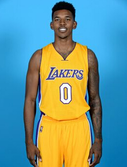 足球中的节奏变化如何训练？（足球比赛的节奏切换该怎么练？）